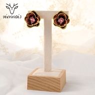 Picture of Wholesale Gold Plated Flowers & Plants Stud Earrings with No-Risk Return