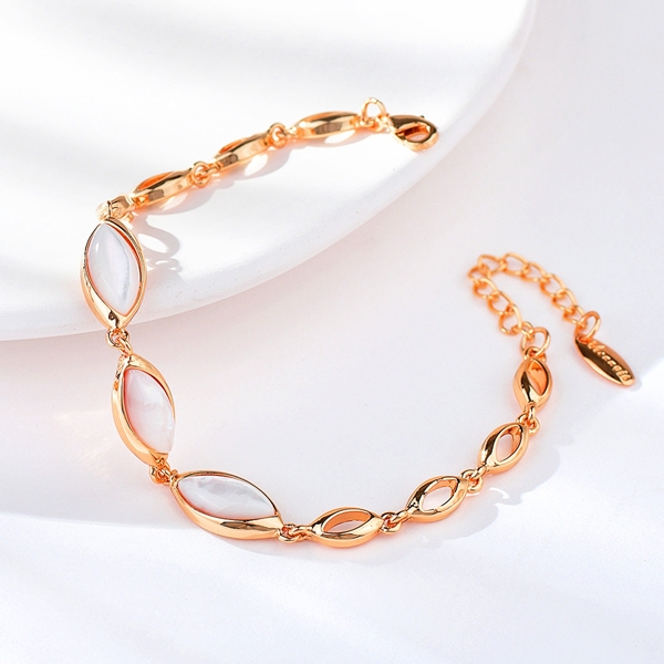 Picture of Sparkling Small Classic Fashion Bracelet