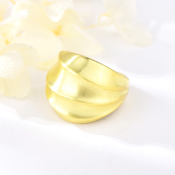 Picture of Staple Big Gold Plated Fashion Ring