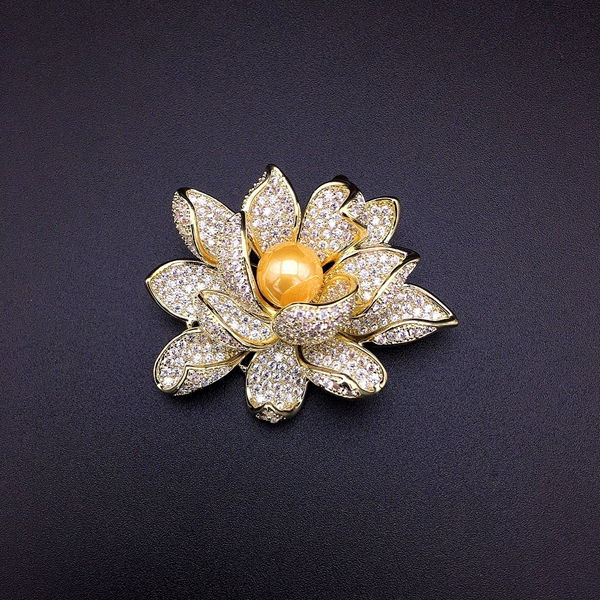 Picture of Eye-Catching White Gold Plated Brooche with No-Risk Refund