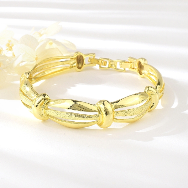 Picture of Zinc Alloy Gold Plated Fashion Bangle From Reliable Factory
