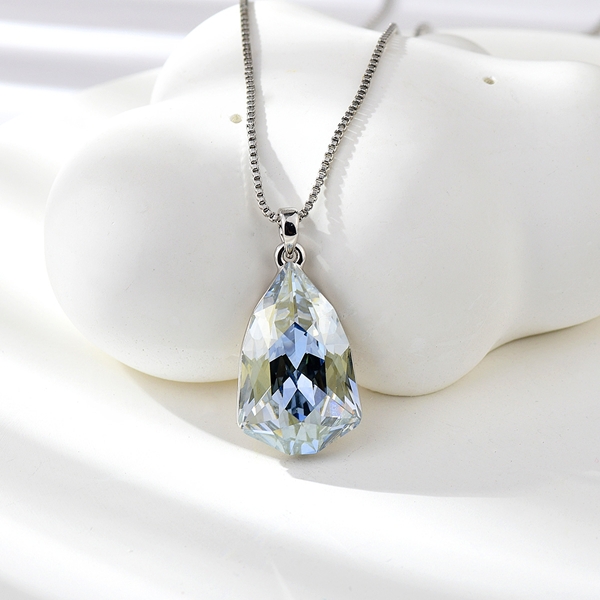 Picture of Zinc Alloy White Pendant Necklace with Fast Delivery