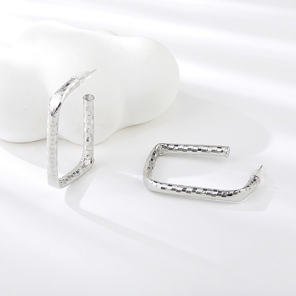 Picture of Delicate Platinum Plated Stud Earrings with Beautiful Craftmanship