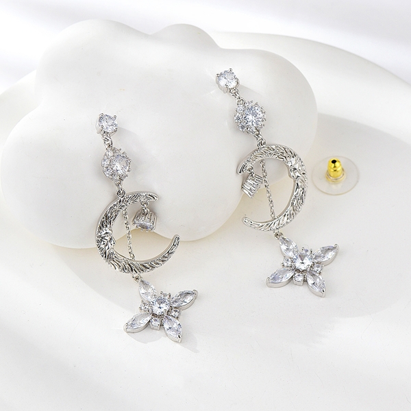 Picture of Nice Cubic Zirconia White Dangle Earrings