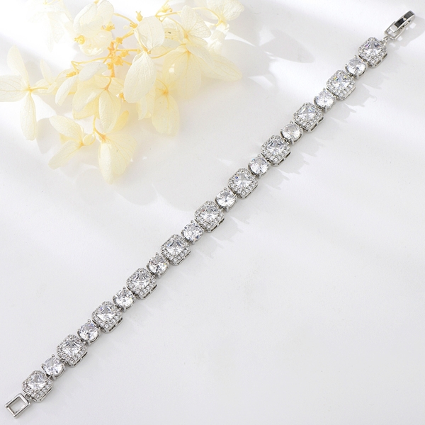 Picture of Delicate Platinum Plated Fashion Bracelet with Fast Shipping