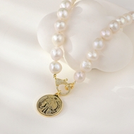 Picture of Unusual Small White Short Chain Necklace
