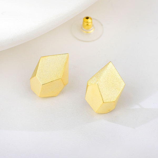 Picture of Copper or Brass Gold Plated Big Stud Earrings with Low MOQ
