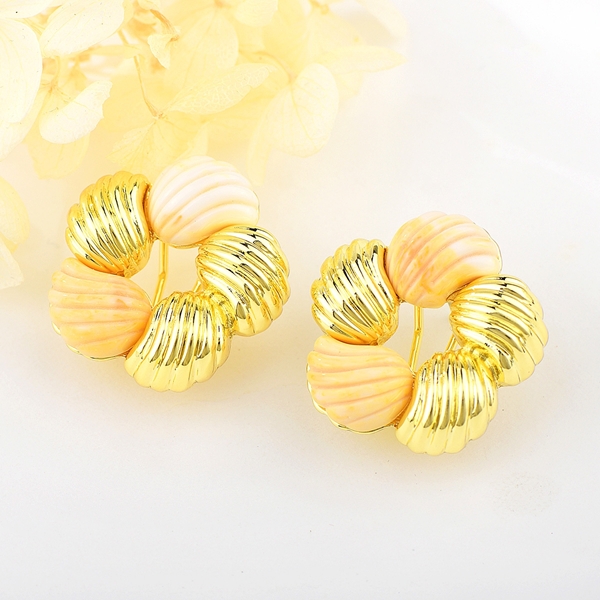 Picture of Zinc Alloy Gold Plated Stud Earrings with Easy Return