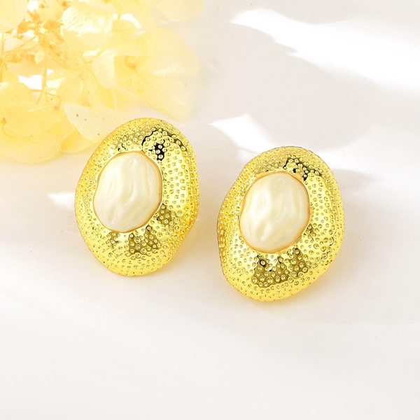 Picture of Hot Selling White Shell Big Stud Earrings from Top Designer