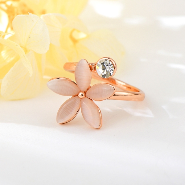 Picture of Fancy Medium Flower Fashion Ring